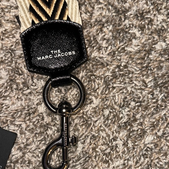 Marc Jacobs Black and Cream Chevron Bag Strap - Picture 2 of 3